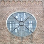 Schutzverglasung für bleiverglastes Kirchenfenster einer Orgelempore